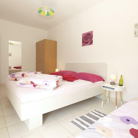 Apartments Davor 1676 Banjole Bagian luar foto