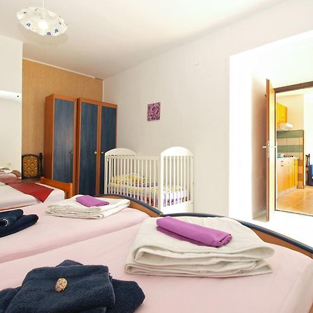 Apartments Davor 1676 Banjole Bagian luar foto