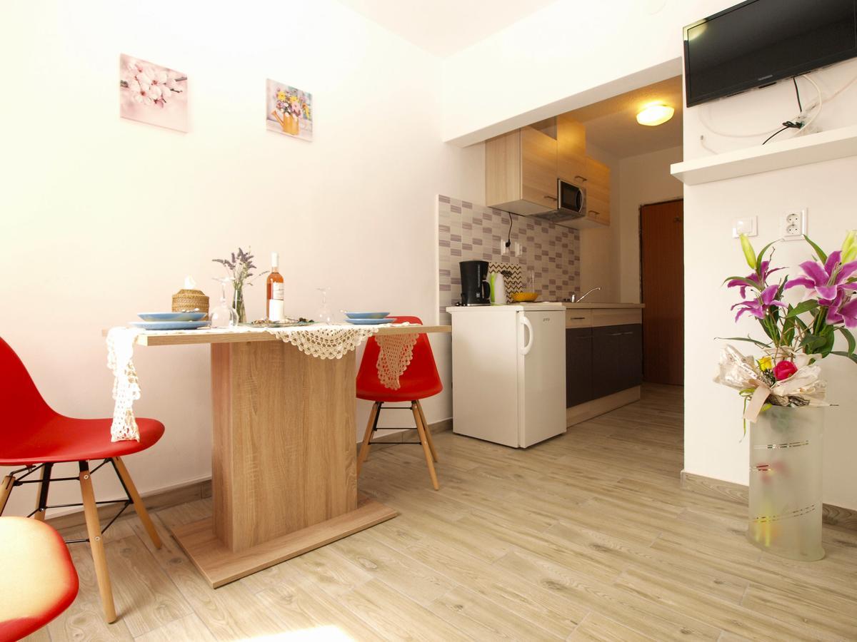 Apartments Davor 1676 Banjole Bagian luar foto
