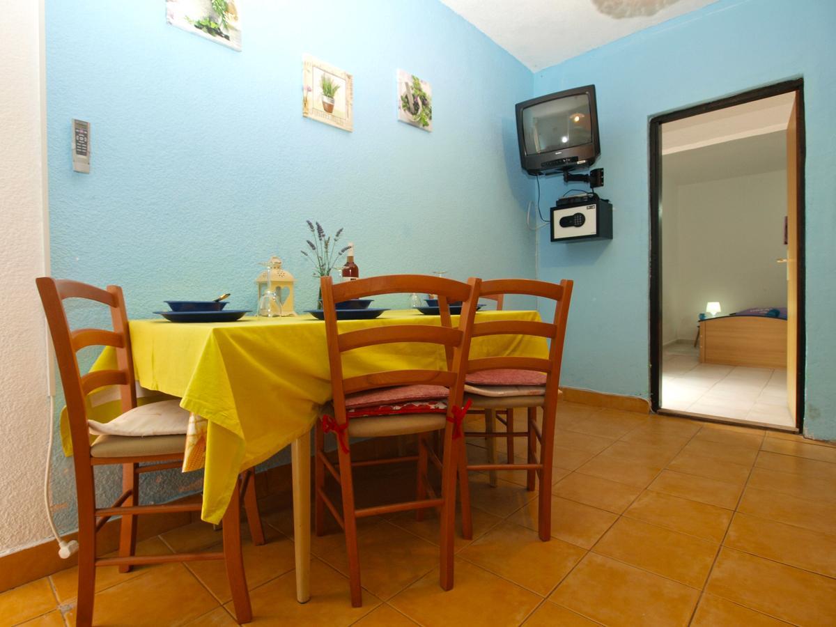 Apartments Davor 1676 Banjole Bagian luar foto