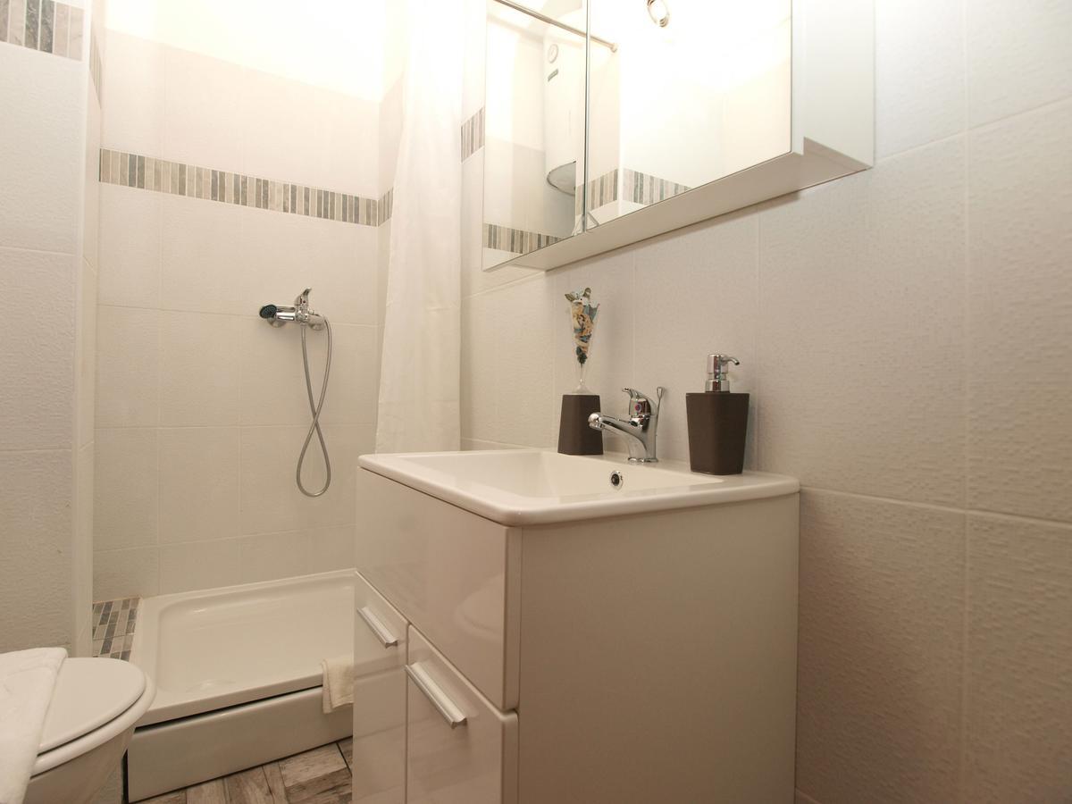 Apartments Davor 1676 Banjole Bagian luar foto