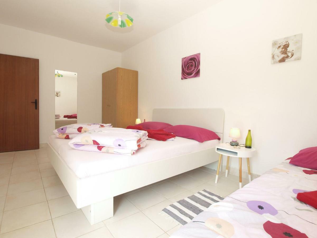 Apartments Davor 1676 Banjole Bagian luar foto