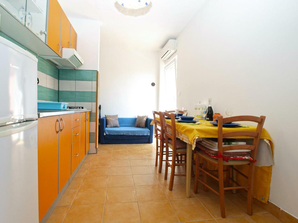 Apartments Davor 1676 Banjole Bagian luar foto