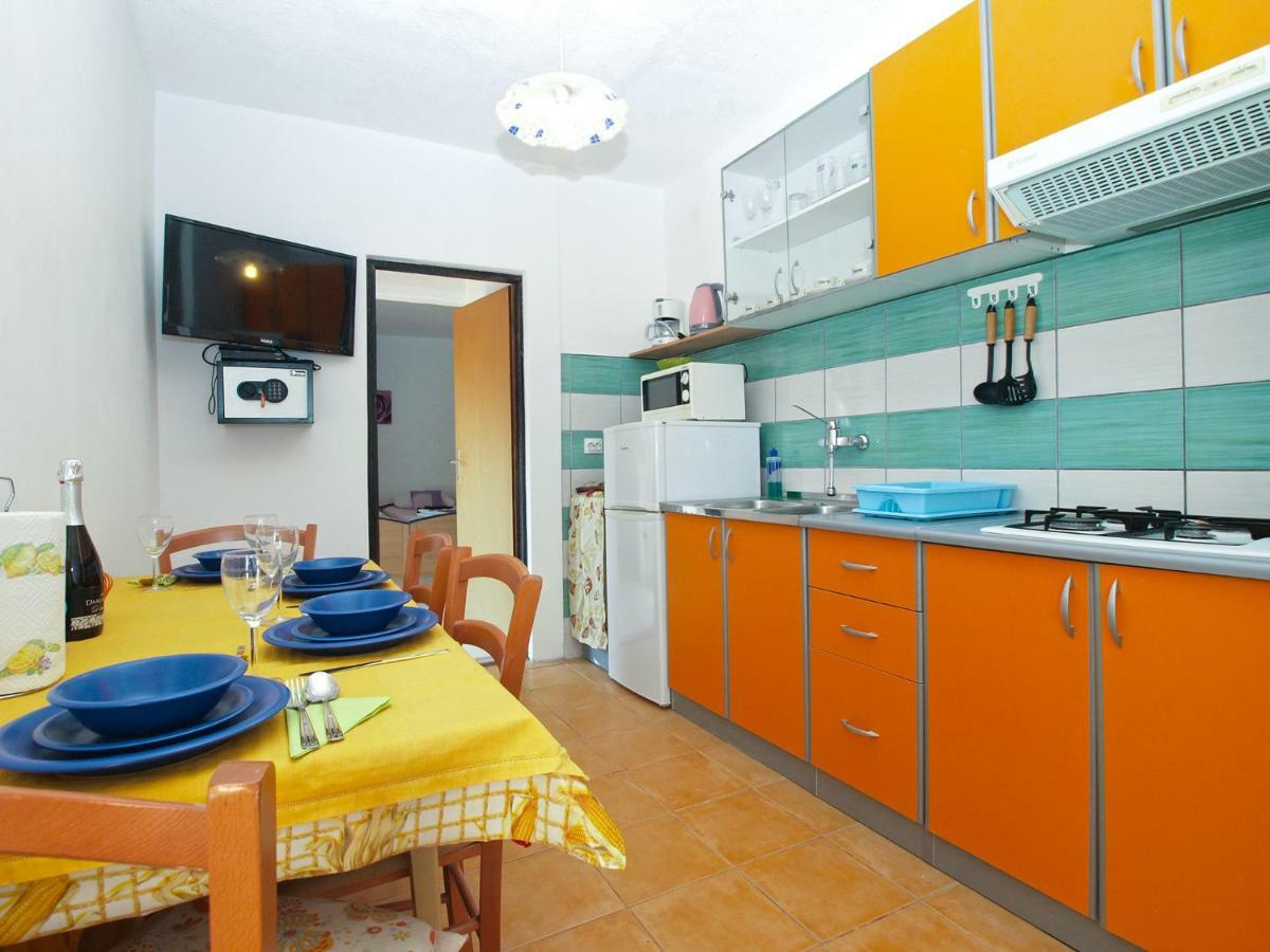Apartments Davor 1676 Banjole Bagian luar foto