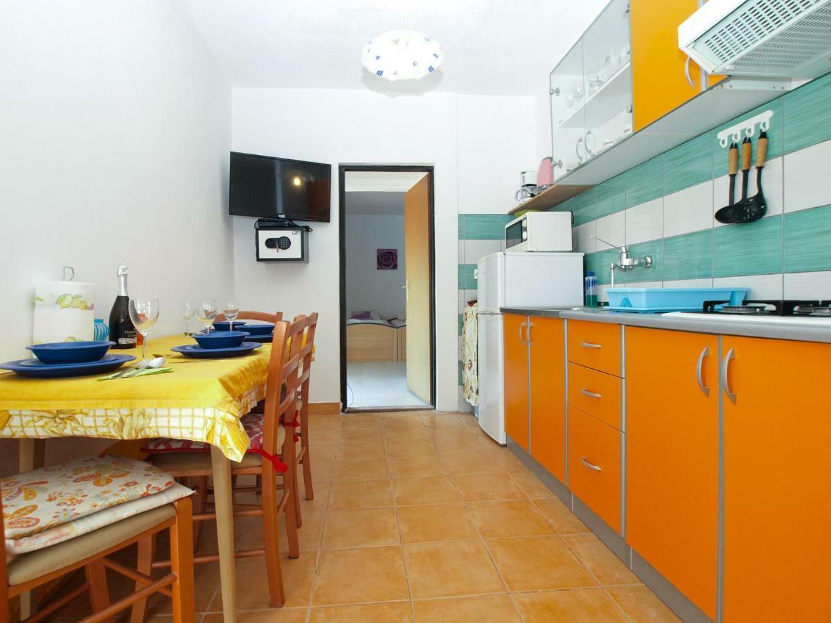 Apartments Davor 1676 Banjole Bagian luar foto