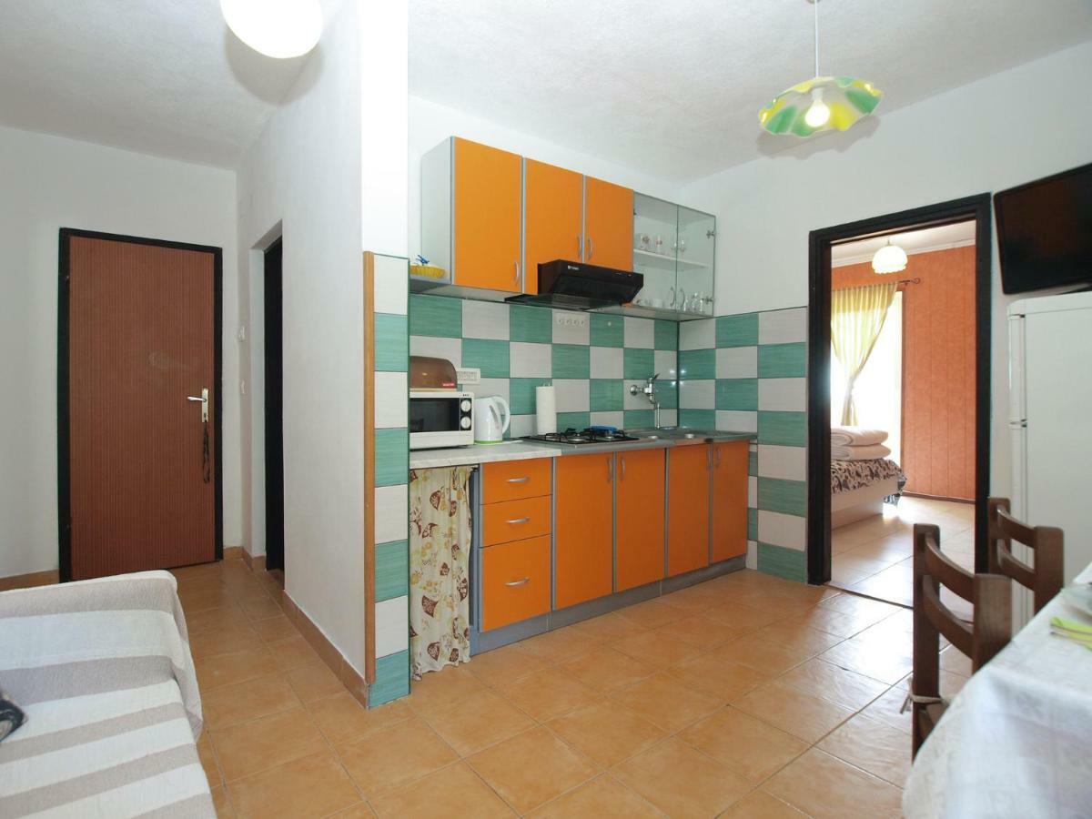 Apartments Davor 1676 Banjole Bagian luar foto